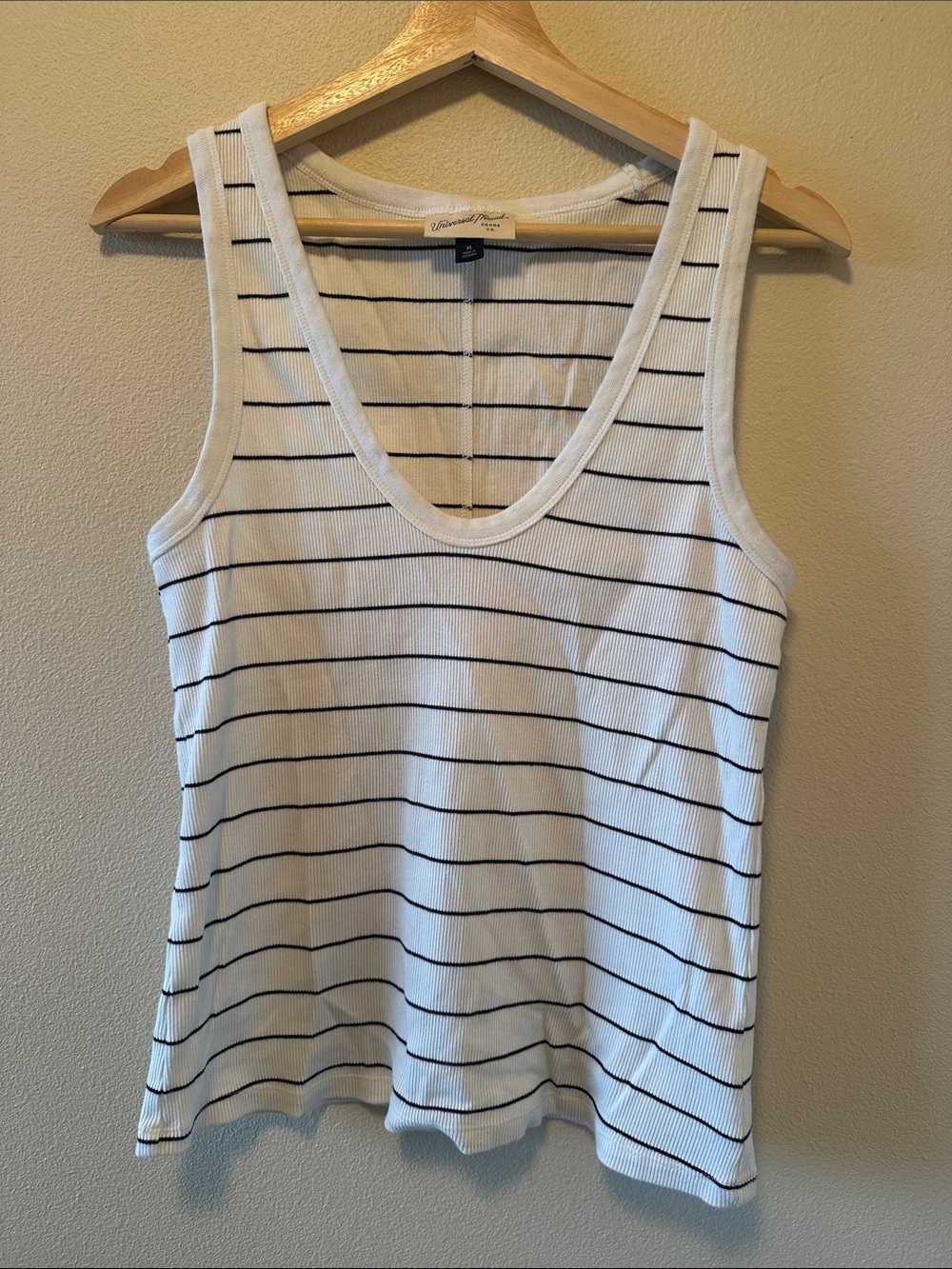 ♻️ Universal Thread White Tank Top with Black Stripes